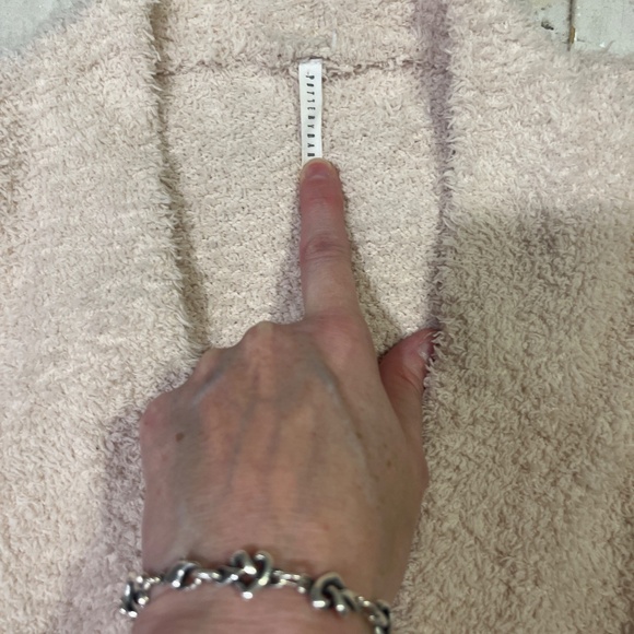 Robe - Picture 2 of 2